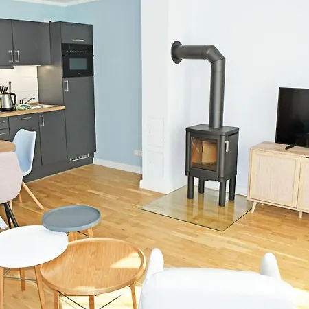 Schoene Mit Kamin Im Ostseebad Rum i privatbostad Sellin (Rugen)