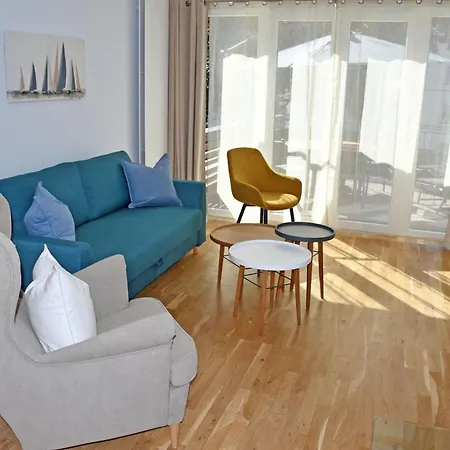 Schoene Mit Kamin Im Ostseebad Sellin (Rugen)